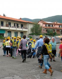 Tanti per ripulire il torrente Agna e i giardini pubblici in Valdarno