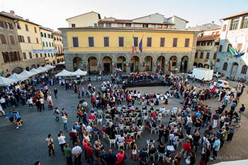 Valdarno: Giornata volontariato migliaia di persone nel centro storico