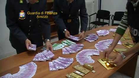 Finanza: sequestrati 38chili d’oro ed oltre 1,5milioni di euro – FOTO