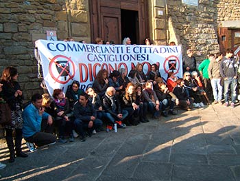 Castiglion Fiorentino, serrata commercianti: no parcheggi a pagamento