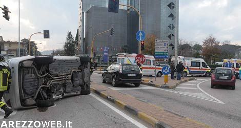 Scontro auto-ambulanza, quest’ultima trasportava bimba prematura -FOTO