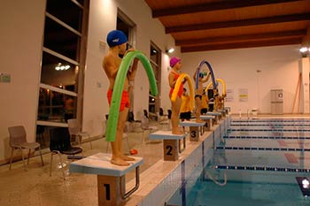 250 allievi della Chimera Nuoto in vasca per il saggio di Natale