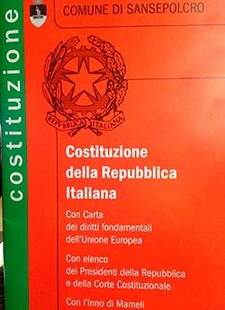 Sansepolcro: la Costituzione in regalo a tutti i 18enni del borgo