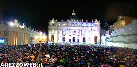Papa: fumata bianca, folla in delirio in Piazza San Pietro