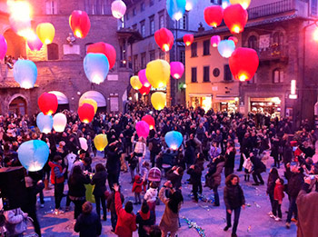 Cortona si prepara allo show delle lanterne