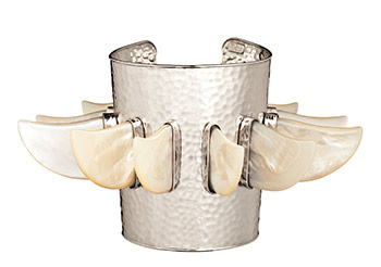 La mostra-evento ‘Superbangles’ inaugura il nuovo store Giovanni Raspini di Milano La mostra-evento ‘Superbangles’ inaugura il nuovo store Giovanni Raspini di Milano