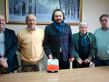 Anghiari: La giunta consegna il defibrillatore alla Misericordia