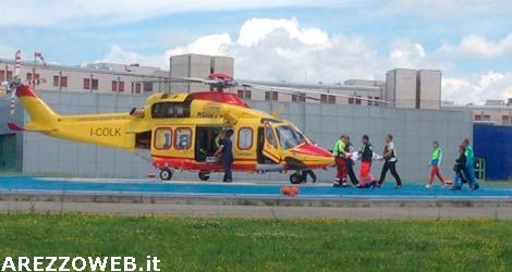 Scontro tra auto-bici, 64enne rimane gramente ferita