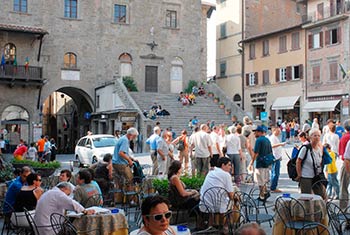 A Cortona torna il turismo ‘a 4 zampe’