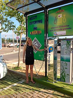 Mobilità elettrica, ad Arezzo la prima stazione di ricarica gratuita – FOTO