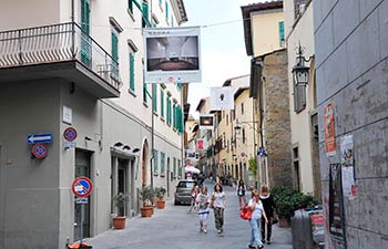 Via Madonna del Prato, la piccola “Montmartre” di Arezzo torna a  fare festa