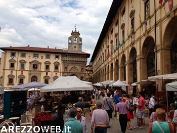 Tanti turisti stranieri per la Fiera Antiquaria di Luglio