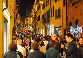 ‘Shopping sotto le stelle’, si replica ad Arezzo giovedi’ 18 luglio