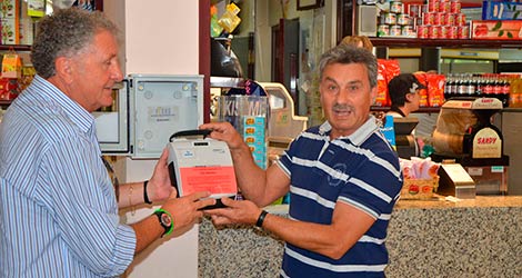 Al bar dell’ospedale arriva il defibrillatore