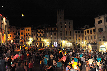 Il centro storico di Arezzo saluta l’estate con ‘Shopping sotto le stelle’