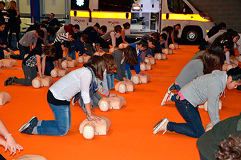 Emergenze e defibrillatori: tutti gli insegnanti di ginnastica diverranno istruttori