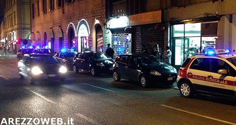 Giro di vite delle forze dell’ordine in centro, controlli a tappeto sino a tarda notte