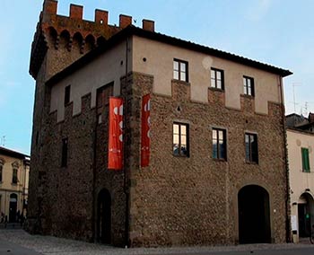 Al Cassero per la scultura a Montevarchi una grande festa tra arte e Halloween