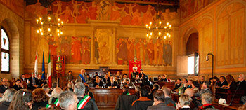 Suggestiva cerimonia in sala dei Grandi per la Festa della Toscana