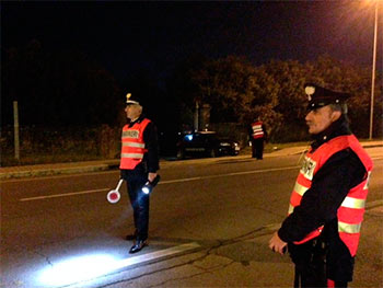 28enne ferito alla guancia da una arma da taglio