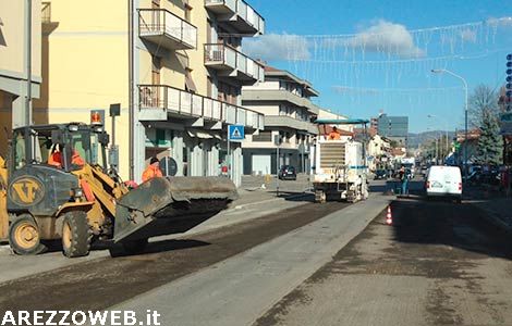 Lavori di asfaltatura della strada tra San Zeno e San Giuliano