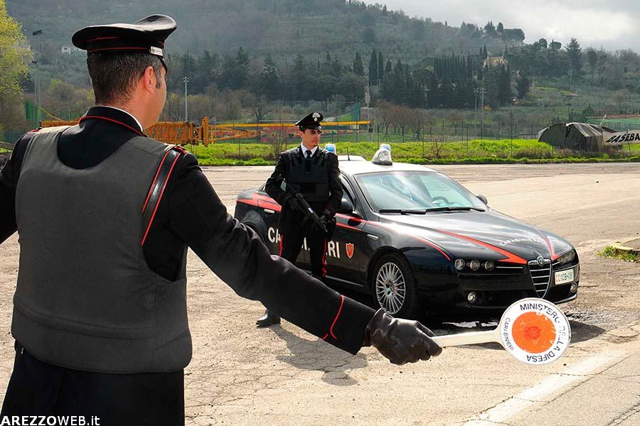 Due persone tratte in arresto e quattro le persone denunciate