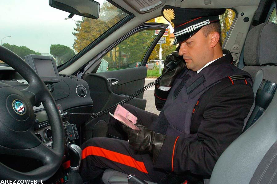 Spaccio di stupefacenti e truffa on line: un arresto e una segnalazione dei carabinieri del comando provinciale di Arezzo