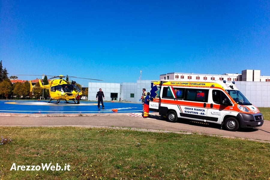 Cade da un camion, trasferito a Siena in  Elicottero