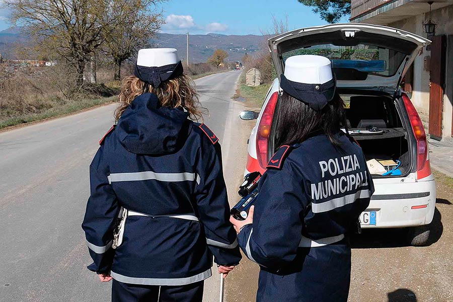 Controlli della Polizia Locale, sanzione di mille euro per il conducente di un autocarro frigo