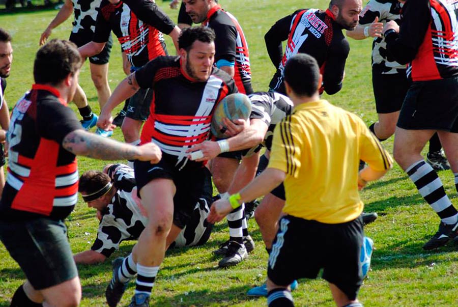 Gli Arieti Rugby festeggiano la vittoria del campionato