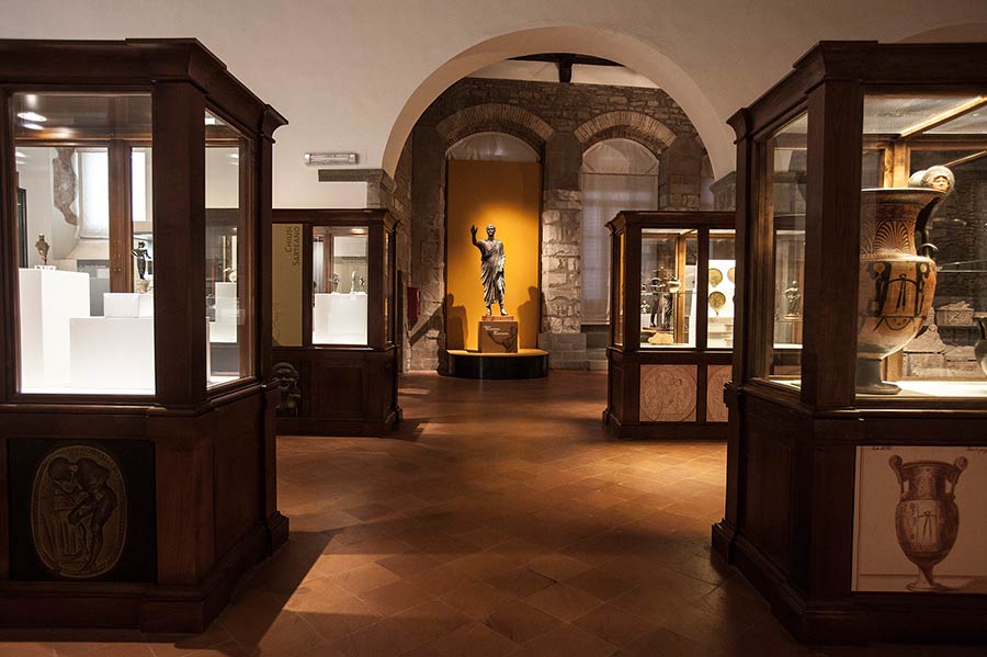 Domenica al Museo MAEC  8 febbraio Sala Medicea  La Val di Pierle fra Umbria e Toscana
