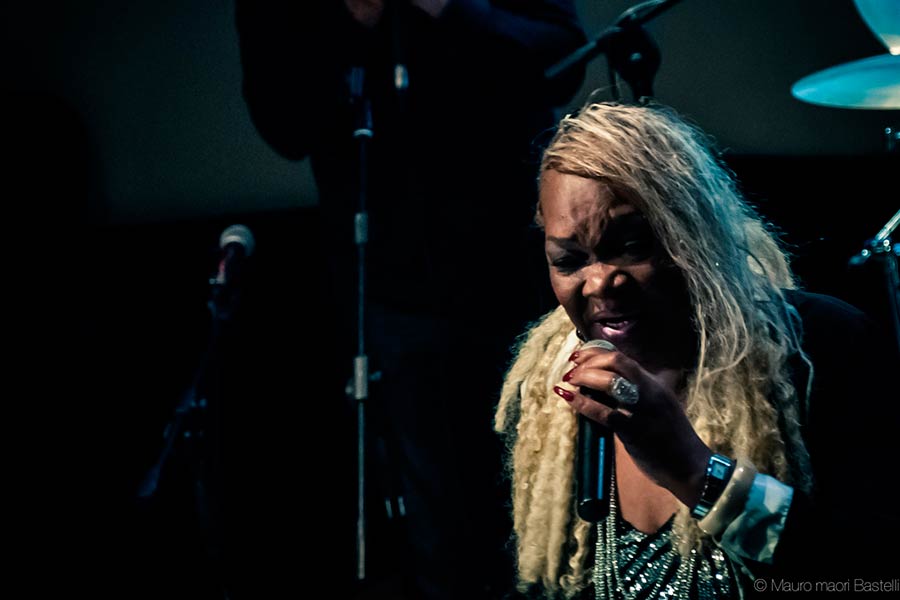 Solidarietà e Gospel per l’Africa: Ella Armstrong (figlia del leggendario Louis) in concerto per i bambini del Benin