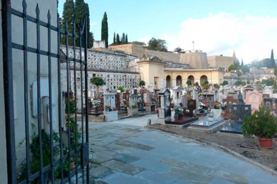 Cancelli automatici al cimitero di San Zeno