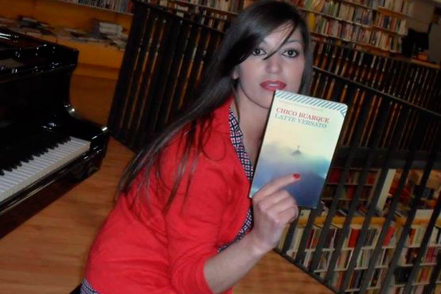 La voce di Rachele Nigro irrompe alla libreria Edison