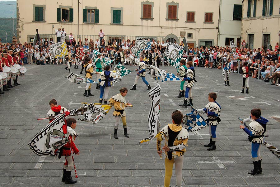 Il Presidente della Federazione tedesca degli sbandieratori in visita a Bibbiena
