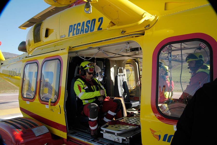 Pedone investito da furgone, allertato Pegaso. Grave un 79enne