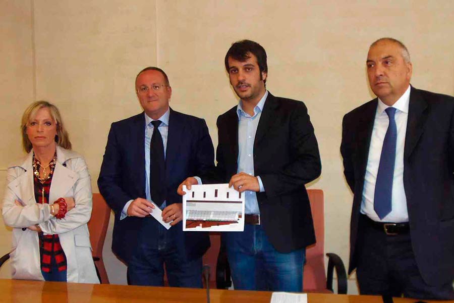 Giostra nuovi teli per la ‘Tribuna A’
