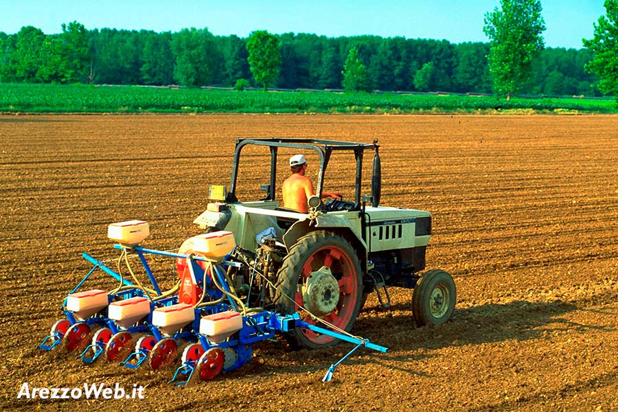 Basta Imu. Il 10 febbraio parte la mobilitazione: agricoltori e trattori di Siena e Arezzo al casello A1 Valdichiana