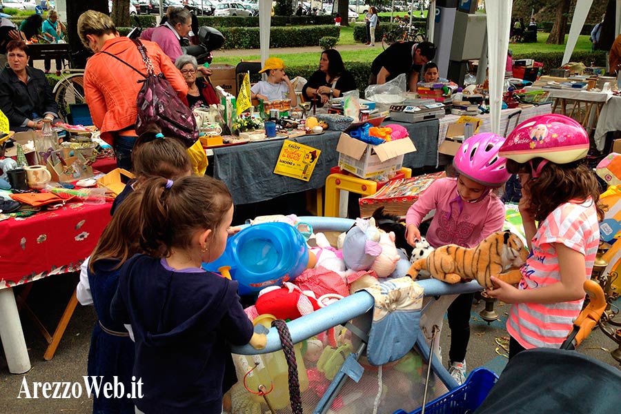 “Mercatino dei ragazzi in piazza San Jacopo : incassati euro 9.631,42