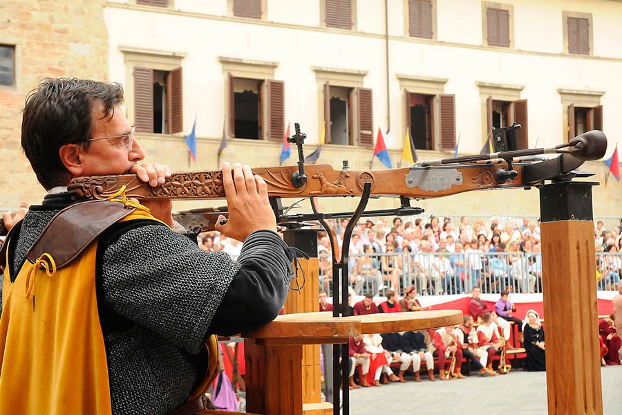 Riccardo Bonauguri vince la seconda  gara del campionato cittadino dei balestrieri