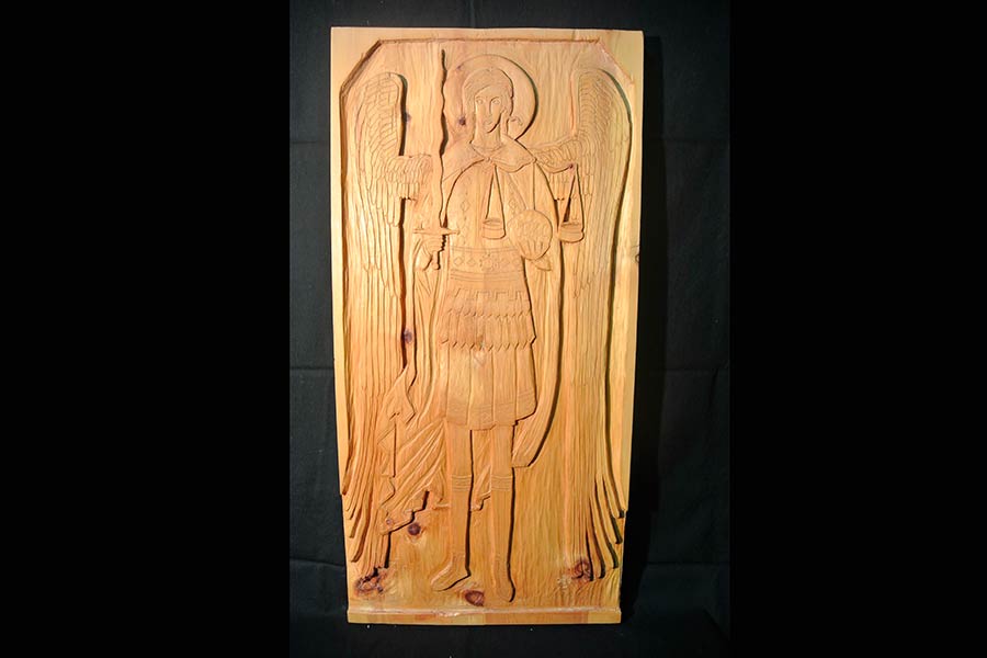 “Nel cuore del legno”: mostra di sculture in bassorilievo su legno