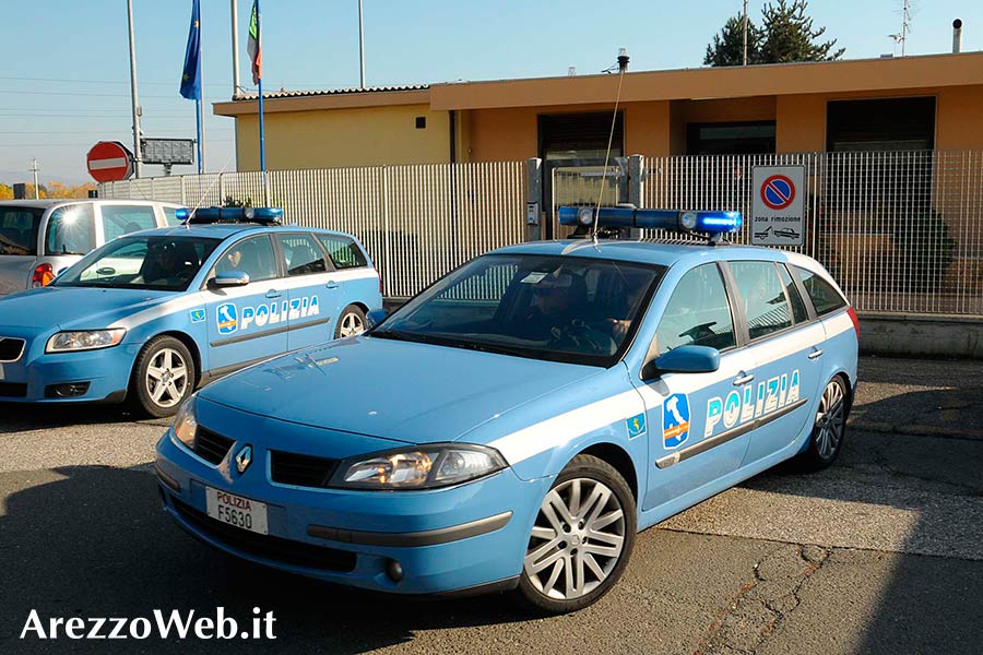 La polizia di stato arresta in autostrada viaggiatore colpito da ordine di carcerazione e traffico internazionale di stupefacenti.