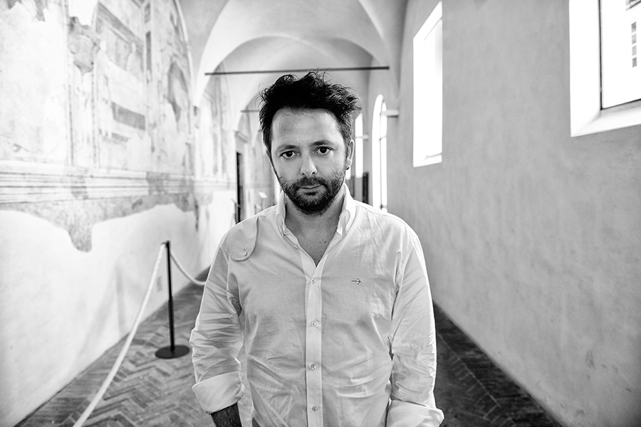 Un artista del territorio aretino alla “corte“ di Bonito Oliva