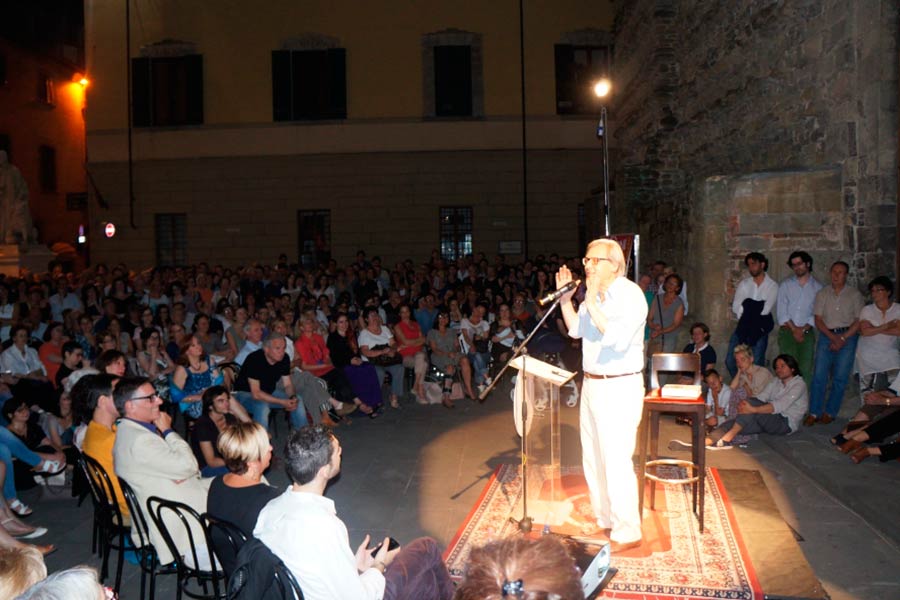Sgarbi incanta Arezzo: “Gli affreschi di Piero architrave dell’arte universale”