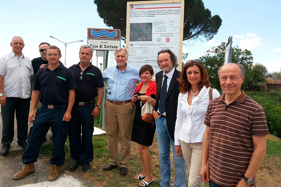 Al via i lavori di adeguamento degli argini del torrente Esse a Camucia