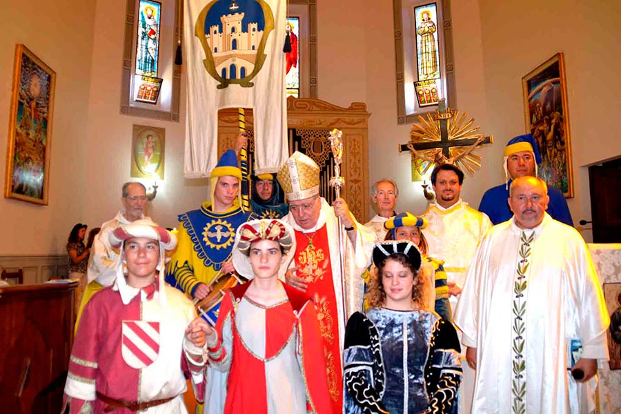 Il Vescovo Fontana ai festeggiamenti per il 50.rio della dedicazione della Chiesa di Olmo