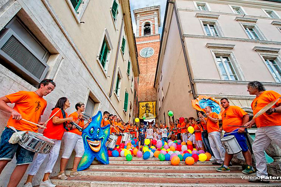 MASQUERADA FESTIVAL: LE “ARTI” SCENDONO IN PIAZZA A FOIANO DELLA CHIANA (AR)