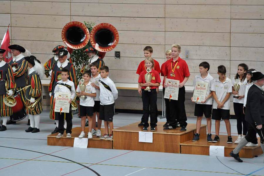 Dopo il bronzo al Campionato tedesco, si premiano i giovani sbandieratori di Bibbiena