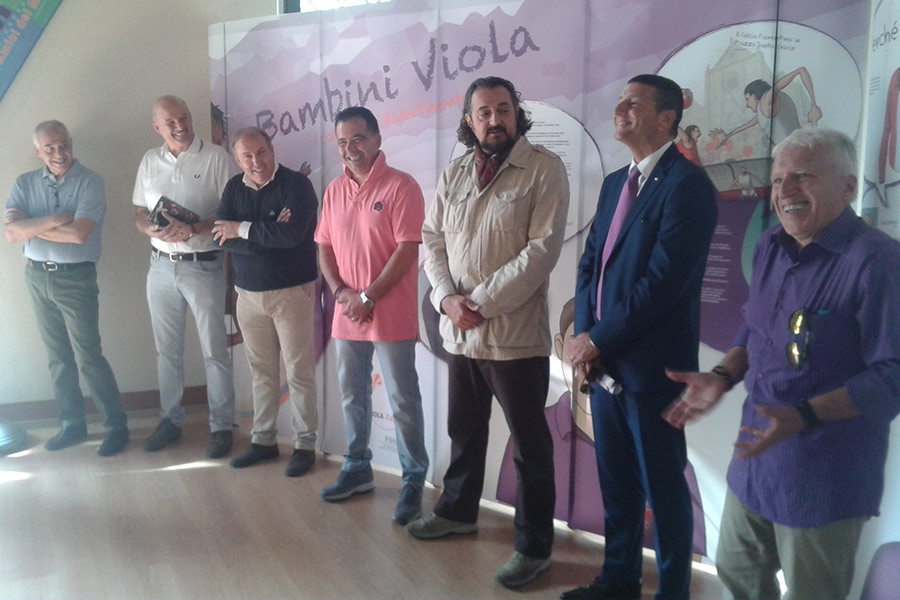 Ad Anghiari fino al 5 ottobre “Bambini viola, il calcio è un divertimento”, mostra organizzata dagli Amici del Meyer della Valtiberina!