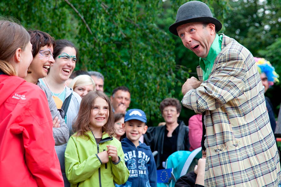 Lunedì 8 dicembre a Romena giornata delle famiglie, con lo spettacolo degli artisti di strada dell’associazione “Pagliacci senza frontiere”